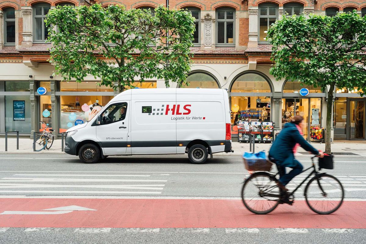 Geldtransporter vor Budni in Hamburg